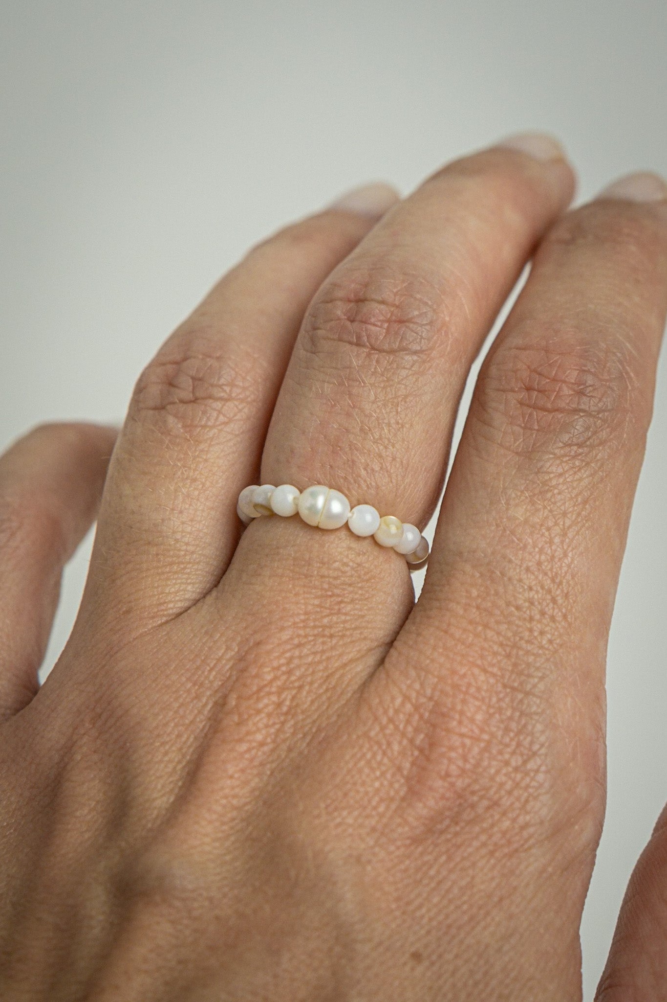 Ring aus Perlmuttperlen CREAM TREASURE - MoonGypsea