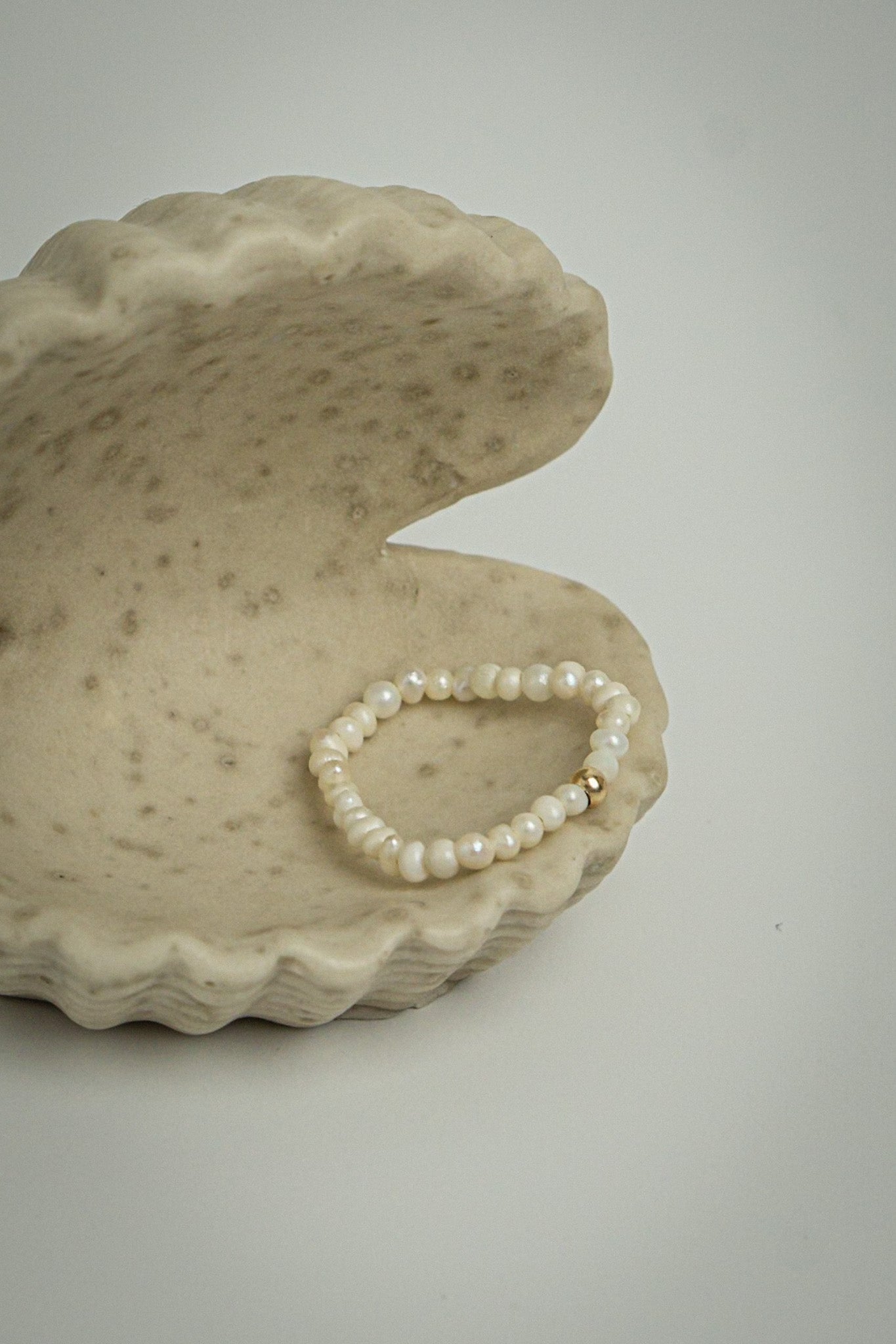 Ring aus Süßwasserperlen OYSTER BAY - MoonGypsea