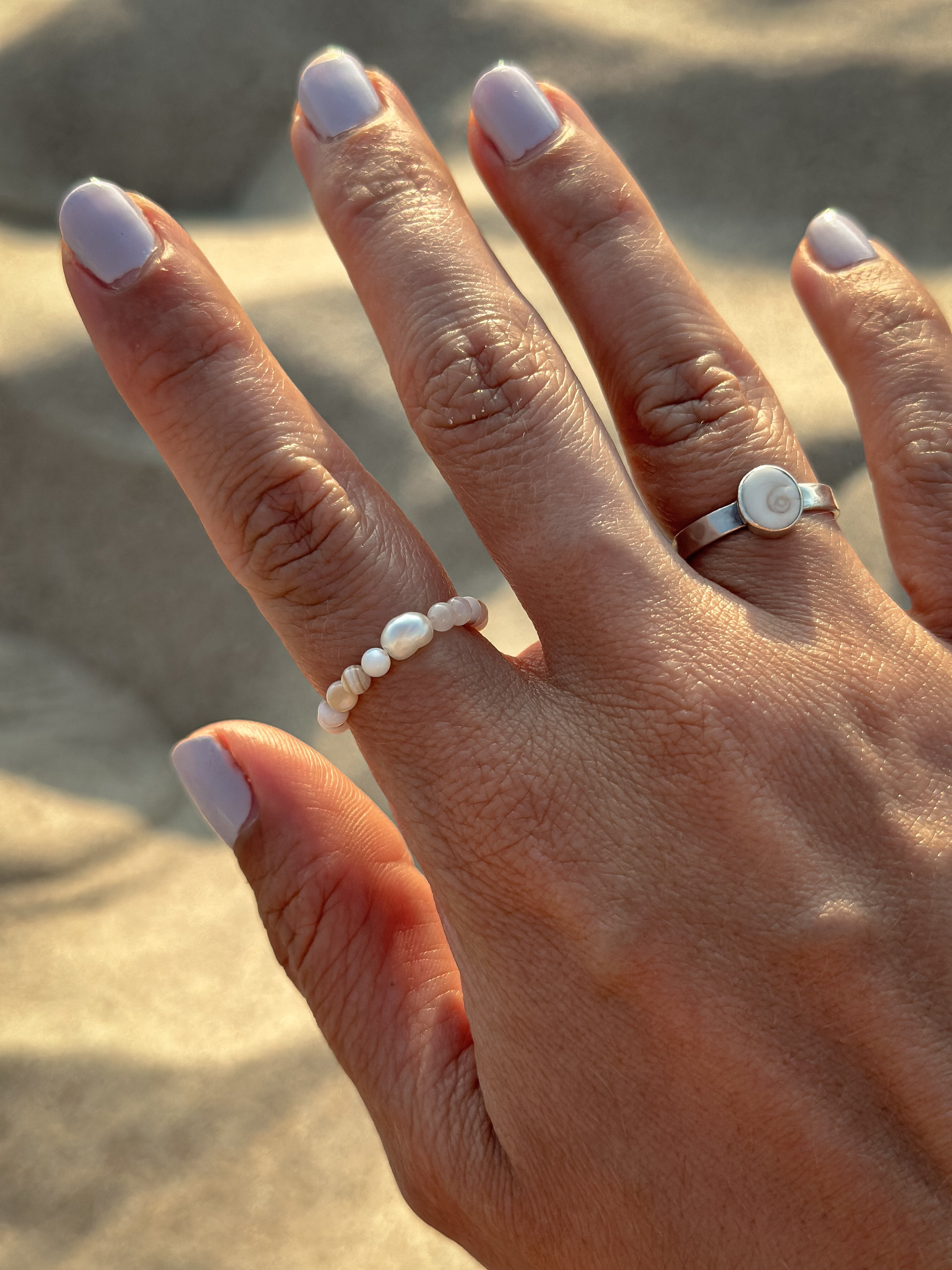 Ring aus Perlmuttperlen CREAM TREASURE - MoonGypsea