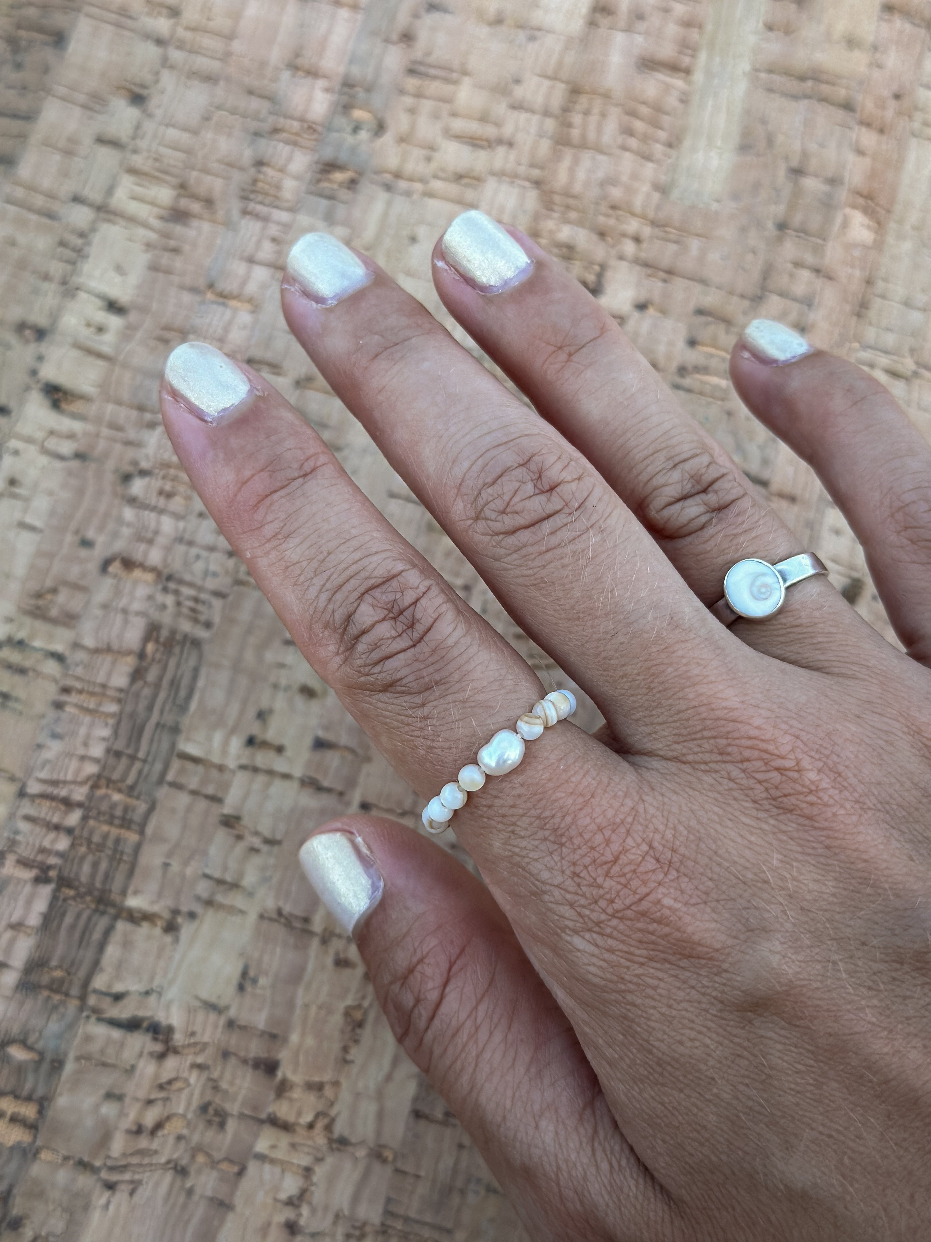 Ring aus Perlmuttperlen CREAM TREASURE - MoonGypsea