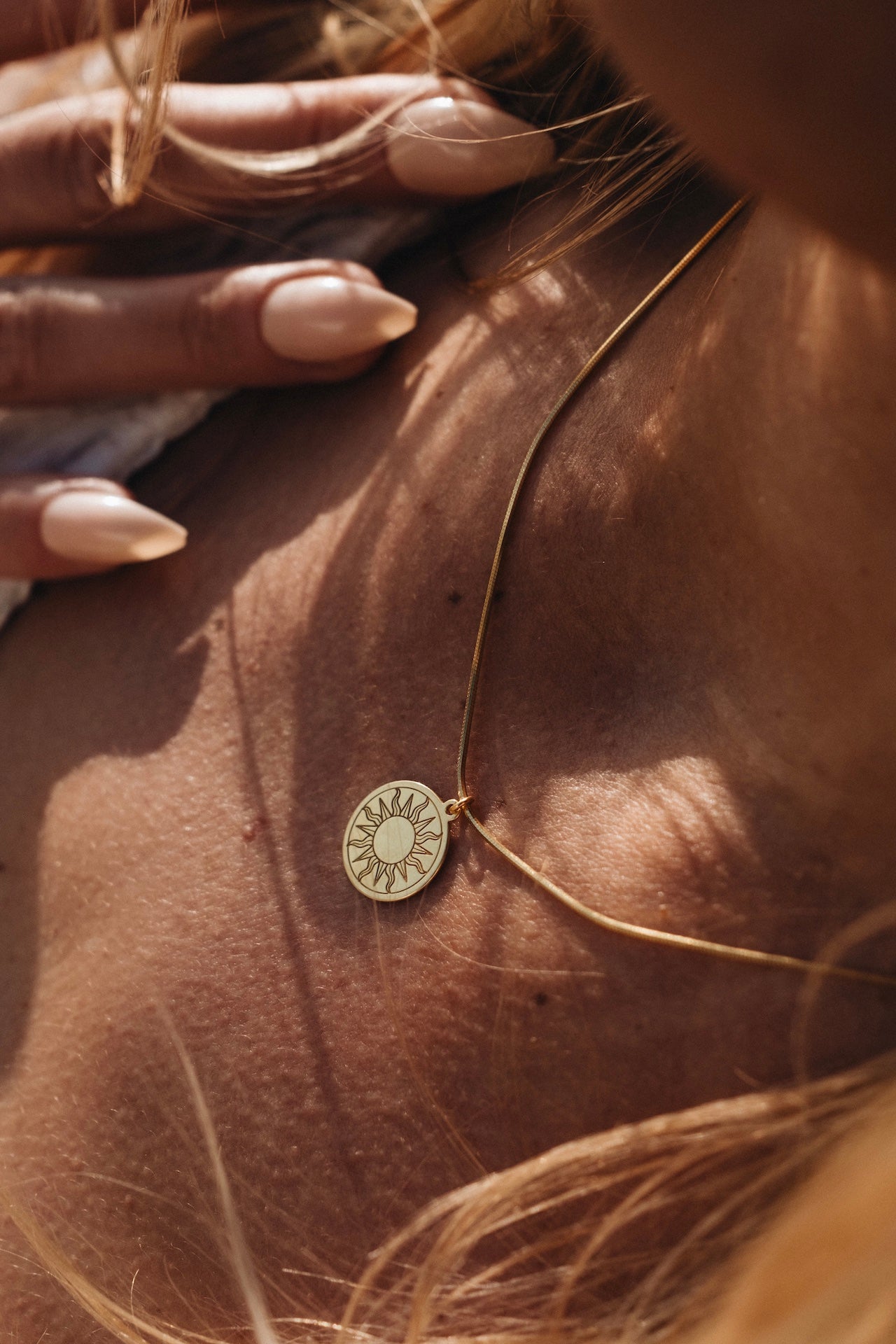 Kette MYSTIC SUN Nahaufnahme getragen